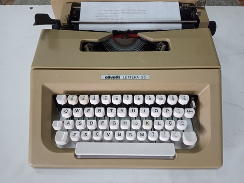 Máquina De Escrever Olivetti Lettera 25