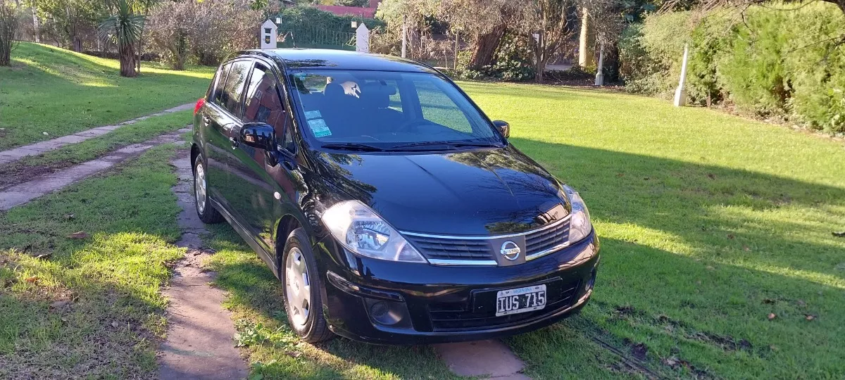 Nissan Tiida 1.8 Visia