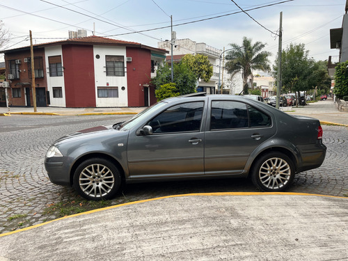 Volkswagen Bora 1.8 Highline T 180cv Cuero