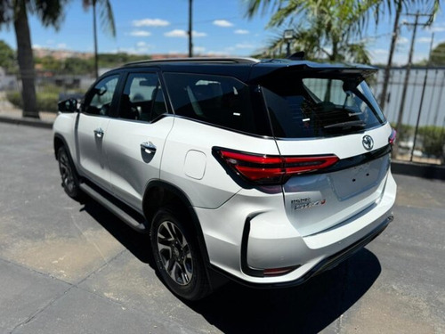 Toyota Hilux SW4 2.8 D-4D TURBO DIESEL DIAMOND 7L 4X4 AUTOMÁTICO