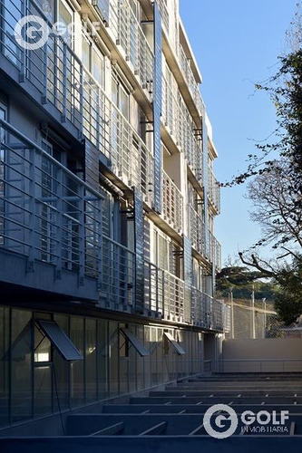Ambiente En Parque Batlle Ideal Para Consultorio U Oficina, Con Patio Exclusivo.