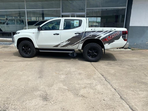 Imagen 2 de 7 de Mitsubishi L 200