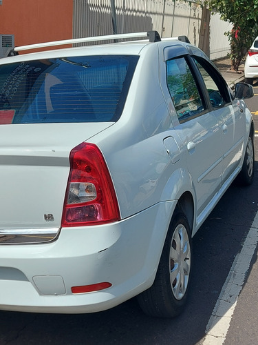 Renault Logan 1.6 Expression Hi-power 4p