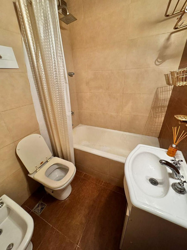 Departamento Dos Ambientes. A La Calle. Balcón. Santiago Del Estero 2200. Venta.