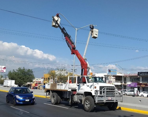 Imagen 1 de 10 de Renta De Grua Articulada Con Canastilla