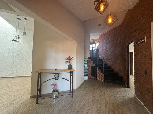Casa En Venta De 1 Piso En Residencial La Virgen, Metepec, En Frente Del Parque Bicentenario