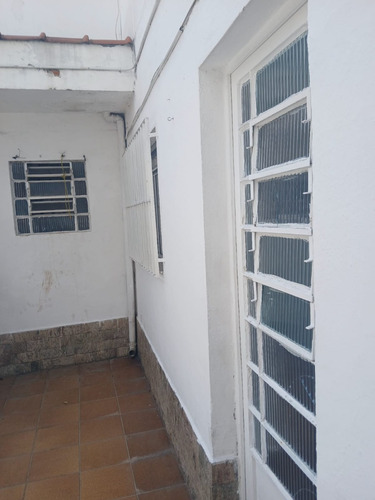 Duas Casas À Venda Ótima Localização Na Penha!