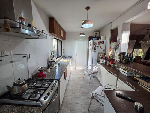 Venta De Casa 4 Ambientes. Parque Leloir