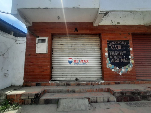 Se Alquila Estupendo Local Comercial En Pleno Casco Central De Tucacas De 86 M2 Ideal Para Su Negocio.