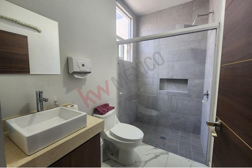 Venta De Edificio En Zona Céntrica De Querétaro, Ideal Para Oficinas