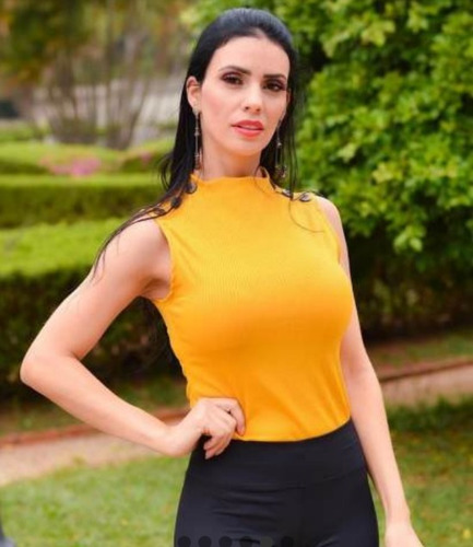 Imagem 1 de 2 de Blusa Feminina Gola Alta Canelada Botões Moda Estagran