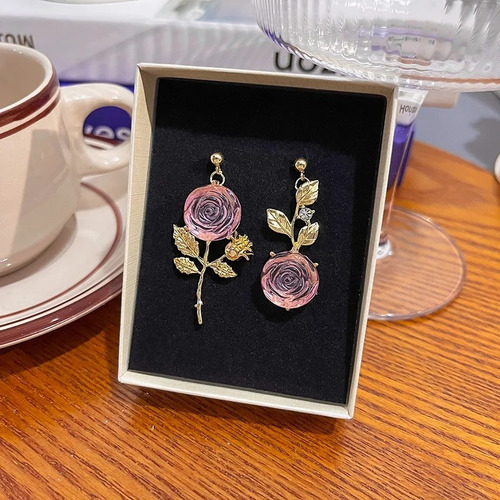 Aretes De Flores Asimétricas Con Color Dorado De Acero
