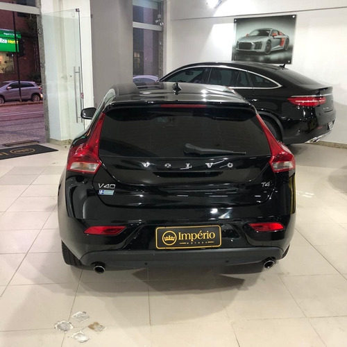 Volvo V40 2.0 T4 Momentum Gasolina 4p Automático