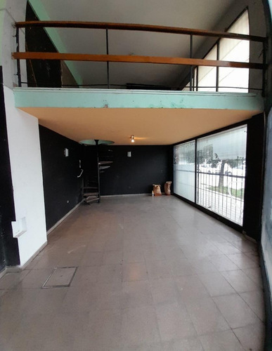 Oficina / Local En Esquina 2 Plantas + Espacio Aéreo. Posibilidades De Ampliación!