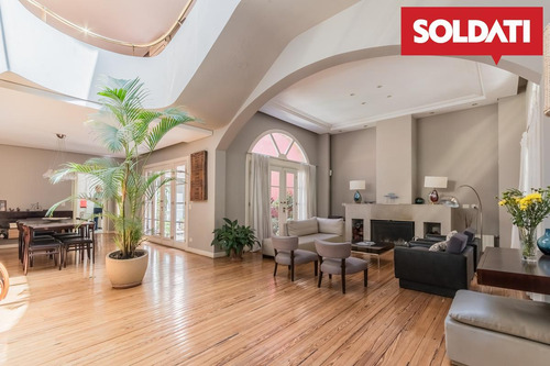 Venta - Casa 6 Ambientes - Coghlan