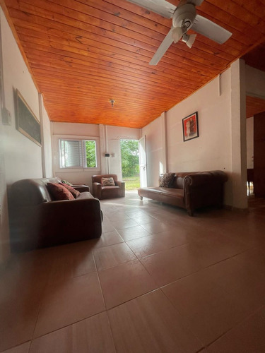 Casa En Venta 4 Ambientes En Colonia Carolina