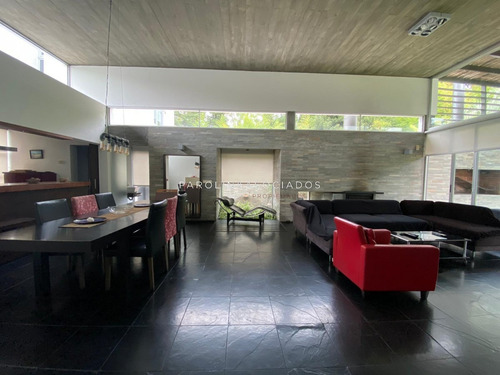 Moderna Casa En San Rafael - Ref: 2869