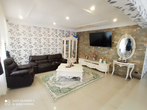 Casa En Venta, 5 Estacionamientos, El Parrón. (93659)