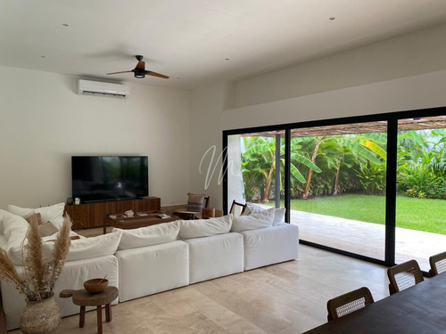 Casa En Venta Con O Sin Muebles En Cancun, Lagos Del Sol
