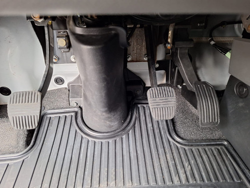 Nissan Urvan 2.5 15 Pas Amplia Aa Mt