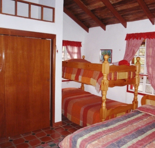 Hermosa Casa 2 Plantas, Colonia Tovar, Con Chimenea,segura, Con Sistema De Alarma, Circuito Cerrado, Camaras.