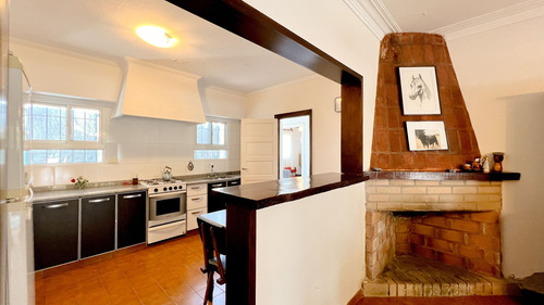 Venta Casa 4 Ambientes Mechongue Con Jardin