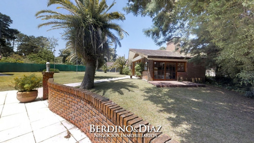 Casa -4 Dormitorios. Única Oportunidad !!!- Ref: 556
