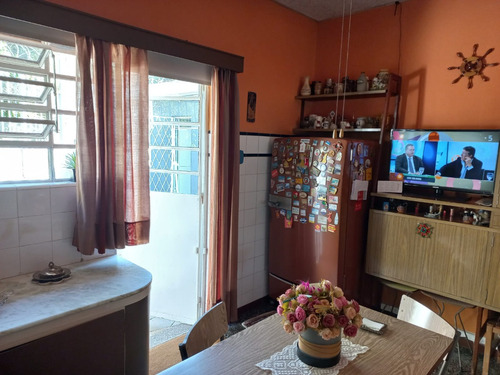 Frente A Av. Garzon. Colón. Chalet 3 Dorm.