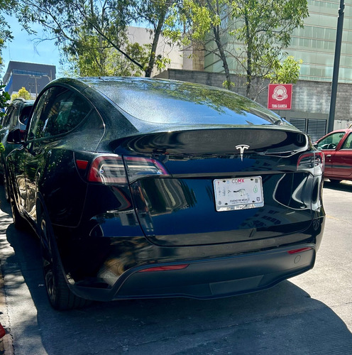 Tesla Model Y 2 Filas Y Una Tercera Adicional Abatible.