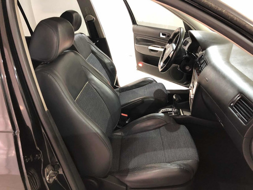 Volkswagen Golf 2.0 Black Edition Total Flex 5p 2010