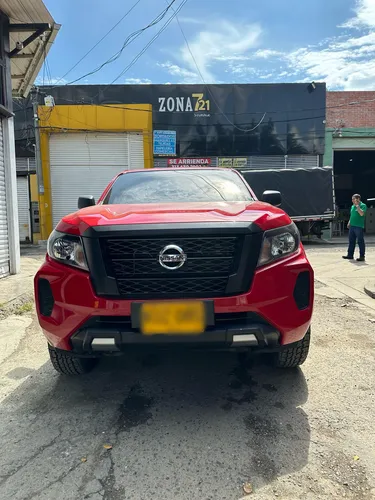 Nissan Doble Cabina + Platón 4x2 Modelo 2022. Único Dueño