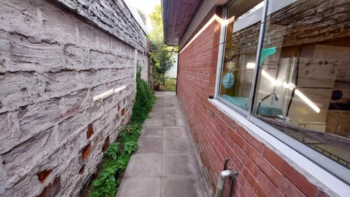 Comoda Casa De Un Piso A Pasos De Estacion De Tren
