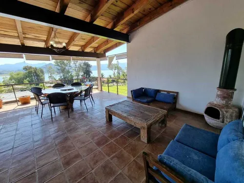 Casa Con Amplias Terrazas Y Jacuzzi En Venta