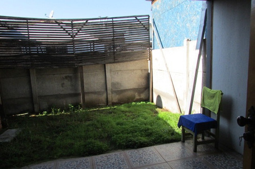 Se Vende Acogedora Casa, A Cuadras De La Municipalidad De Cu