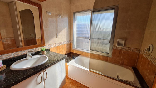 Imagen 21 de 30 de Vende Apartamento 3 Dormitorios, 2 Baños Y Garaje X 2 - Frente A La Rambla