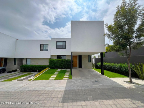 Condominio Inspira Zibata Casa Ubicada En Esquina De 223 M2 Con 3 Recamaras Y Con Cuarto De Servicio Qh745*25