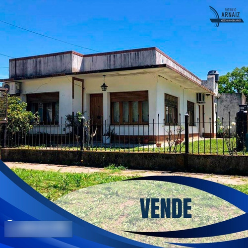 Se Vende Propiedad En Del Carril Frente A La Plaza Principal.