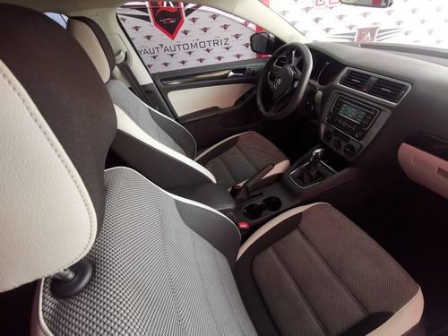 Imagen 10 de 14 de Volkswagen Jetta 2016 2.0 Live At