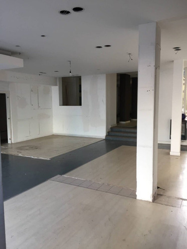 Imagen 1 de 23 de Local 200 Mts Con Patio Avenida Independencia