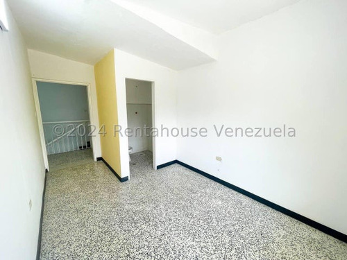 Casa Comercial En Alquiler Chuao Mls #24-21398 Bm