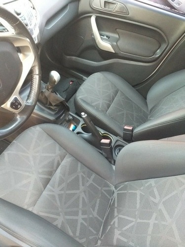 Ford Fiesta Kinetic Titanium 2013
