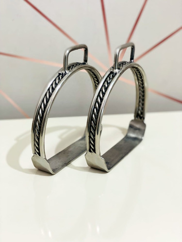 Estribo Par Em Inox Resistente Cavalo Sela Imediato Cor Prateado