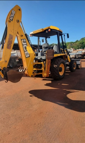 Imagem 2 de 7 de Retroescavadeira Jcb 4x4 Traçada
