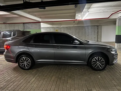Jetta Comfortline, Con Asientos En Cuero Y Cámara De Parqueo