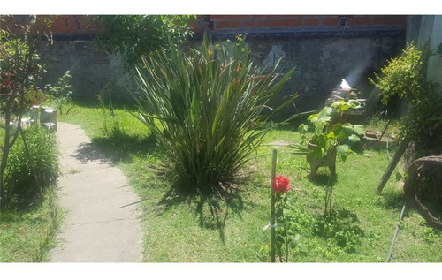 Casa 3 Dormitorio Patio Seco Y Amplio Jardin