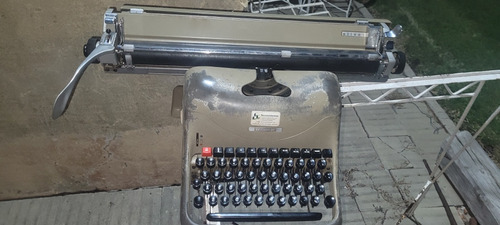 Maquina De Escribir Antigua  Oliveti 