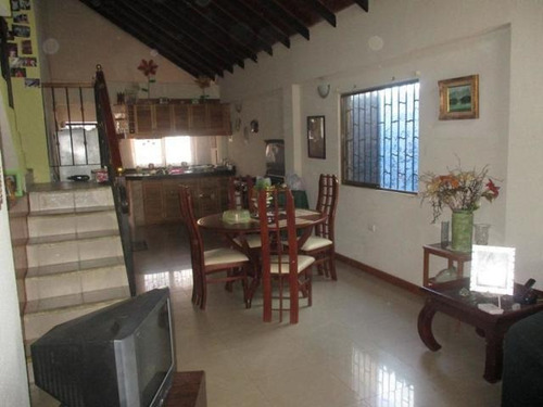 Imagen 3 de 14 de Casa De 2 Pisos. El Valle. Flexmls 20-15871