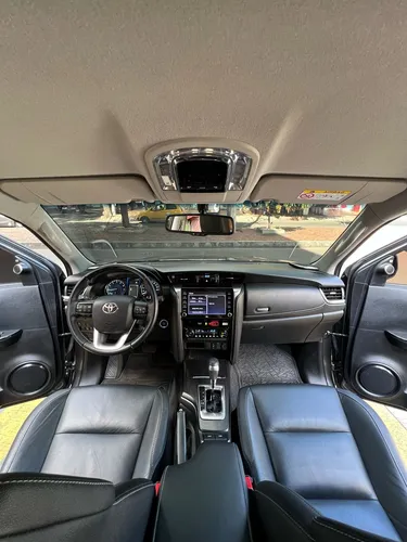 Toyota Fortuner 2.7l Mid