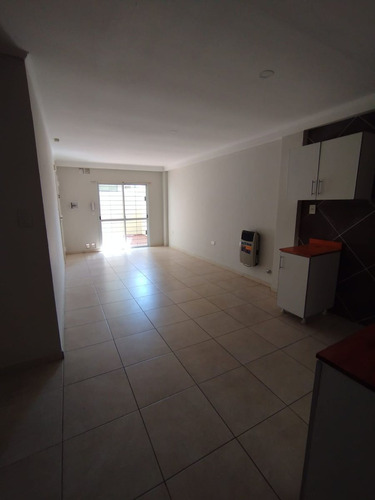 Alquiler Departamento De 2 Dormitorios Con Patio