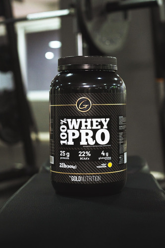 Suplemento en polvo Gold Nutrition 100% Whey Pro proteínas sabor natural en pote de 908g